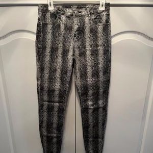 HUE - Check Out This Snake Skin Pattern Medium Jeans